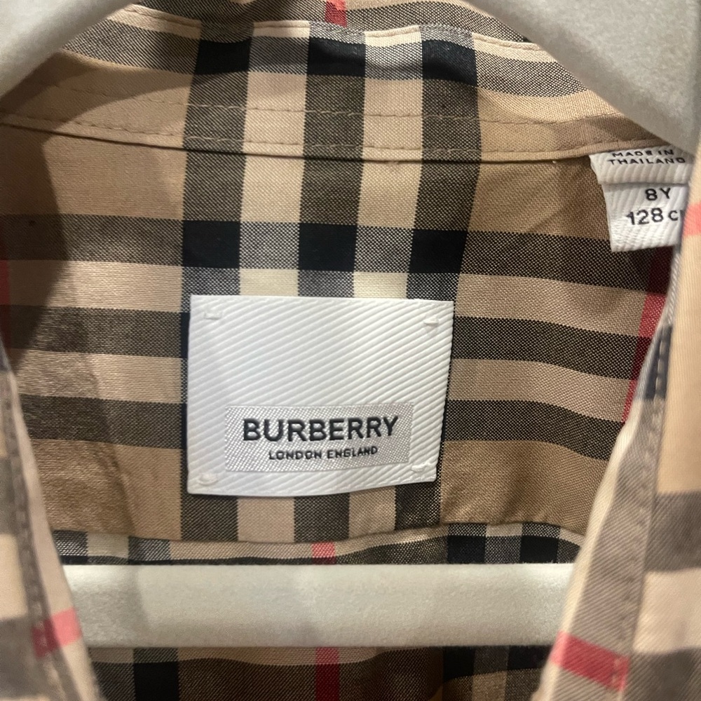 Burberry button down youth Sz 8. Like new!